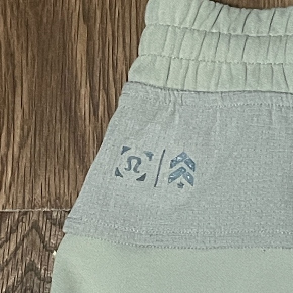 Lululemon x Barry’s Stronger As One Jogger Limited Edition XS Riverstone 28” - Picture 3 of 5